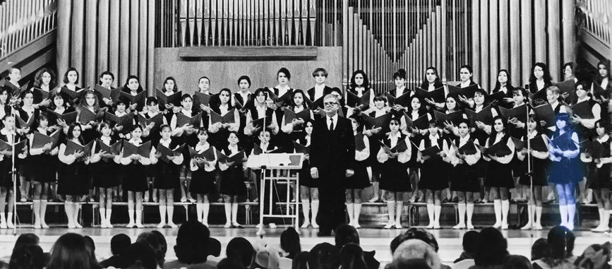 Fotografía del coro Lia-Ciocârlia del que formó parte Natasha Lelenco durante su infancia.