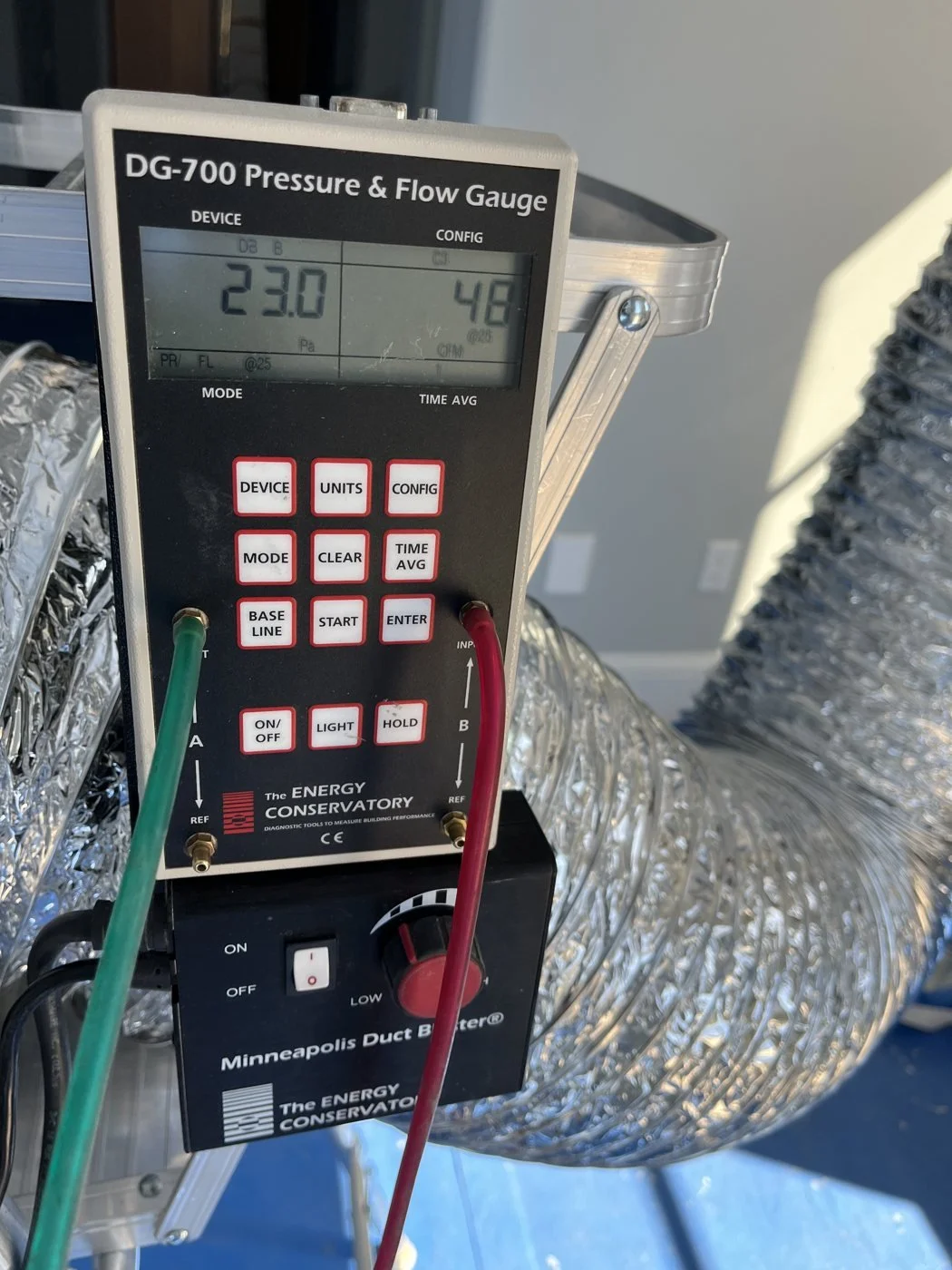 Digital manometer reading 48 CFM at 25 Pa