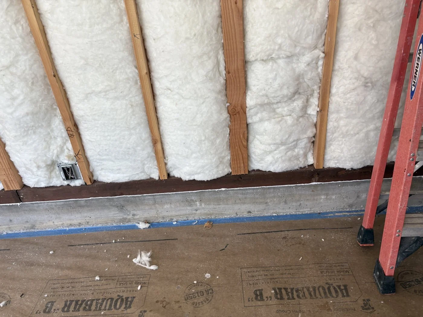 Batts in contact with a sealed sill plate