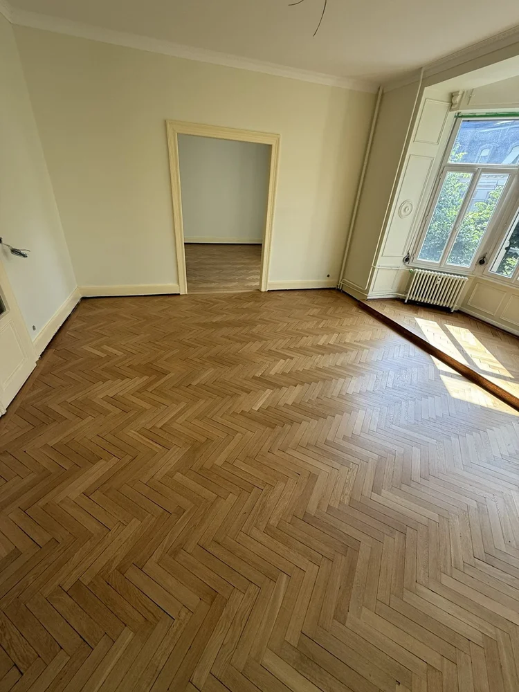 Parquet bâtons rompus après ponçage et vitrification