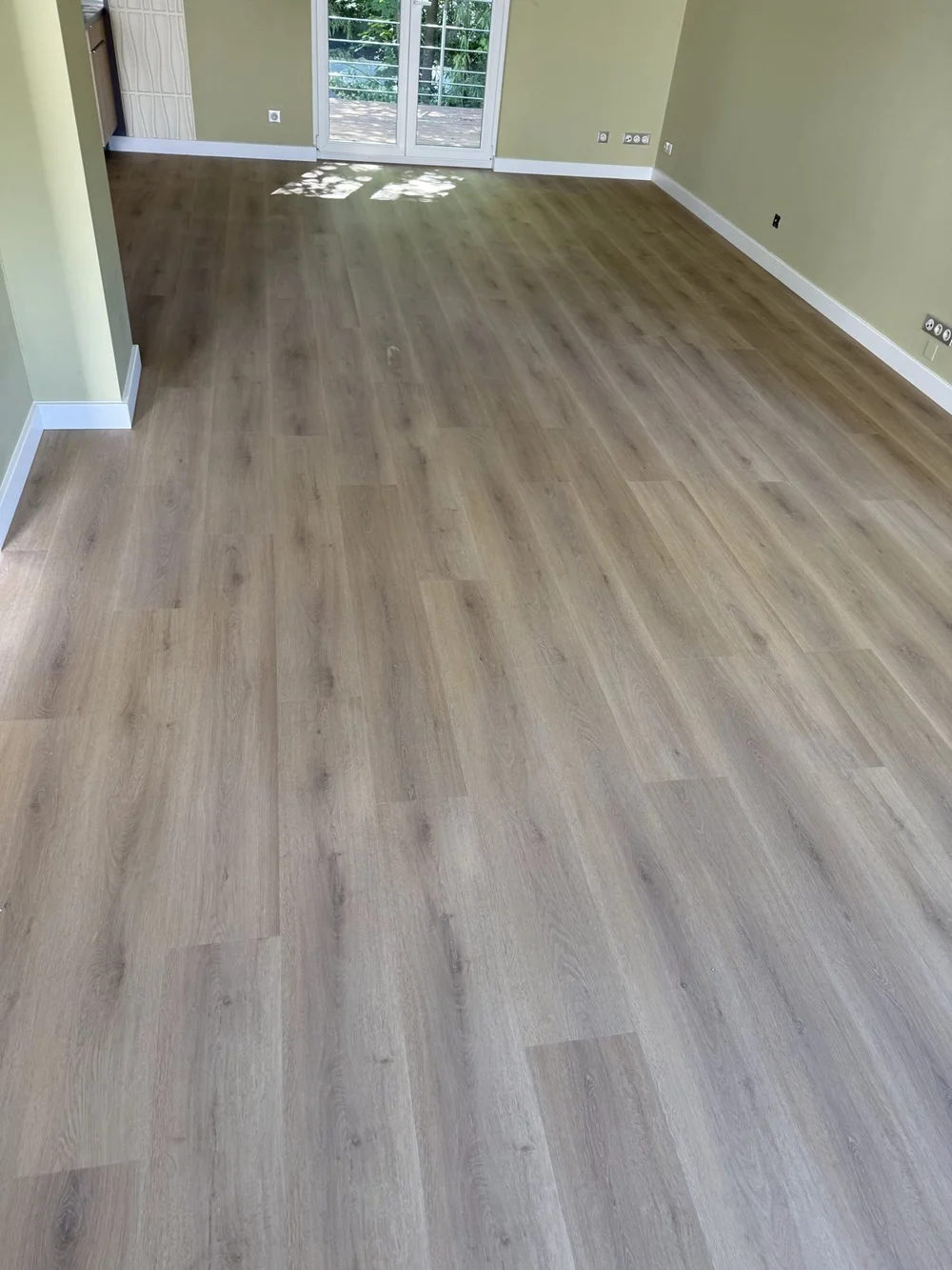 Séjour avec sol vinyle LVT décor chêne à Eschau