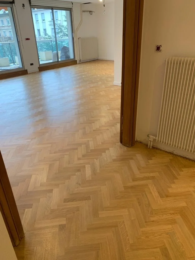 Séjour en parquet chêne bâtons rompus