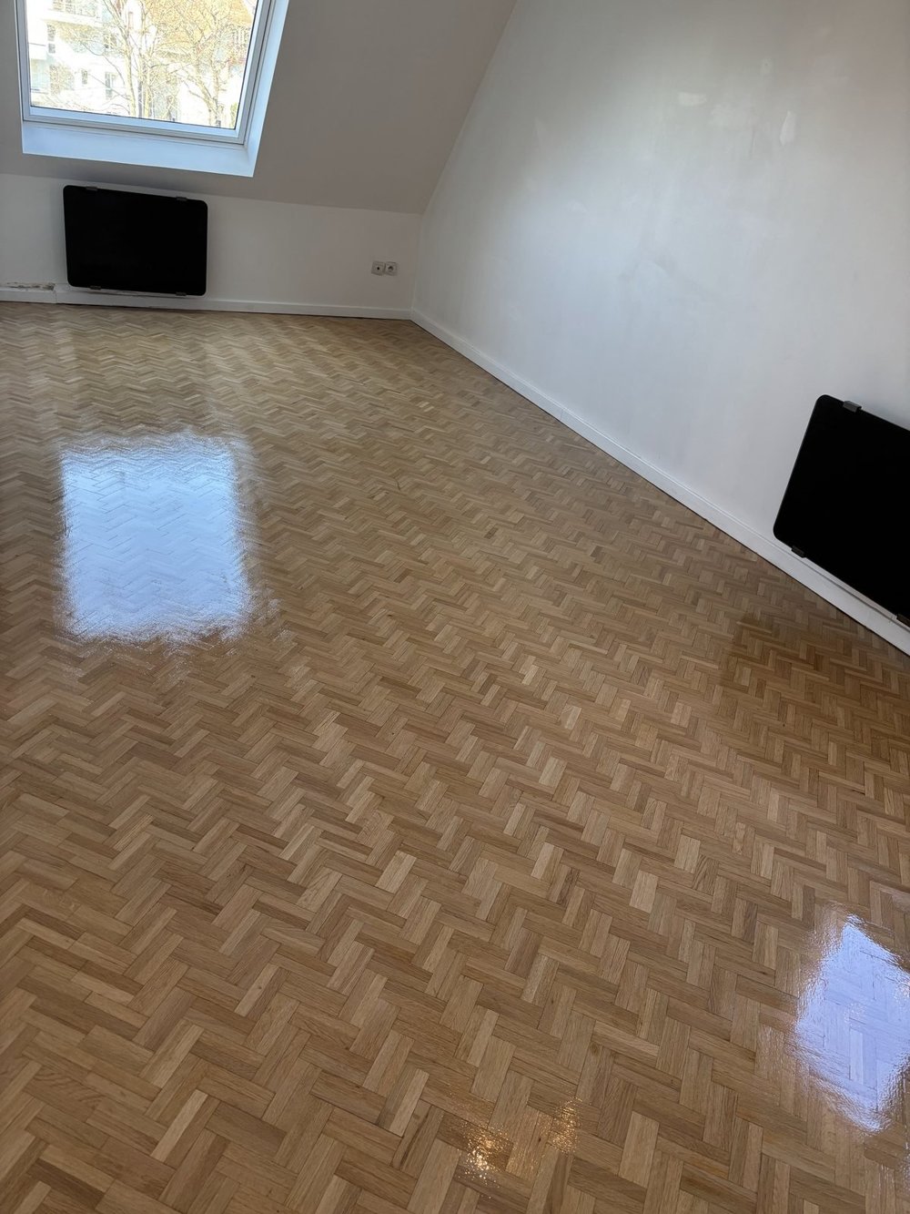 Parquet mosaïque vitrifié après rénovation