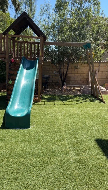 Playground turf after cleaning, clear and groomed