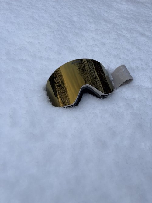 TORAN Aurum skibrille med guldspejlglas – vinklet produktbillede