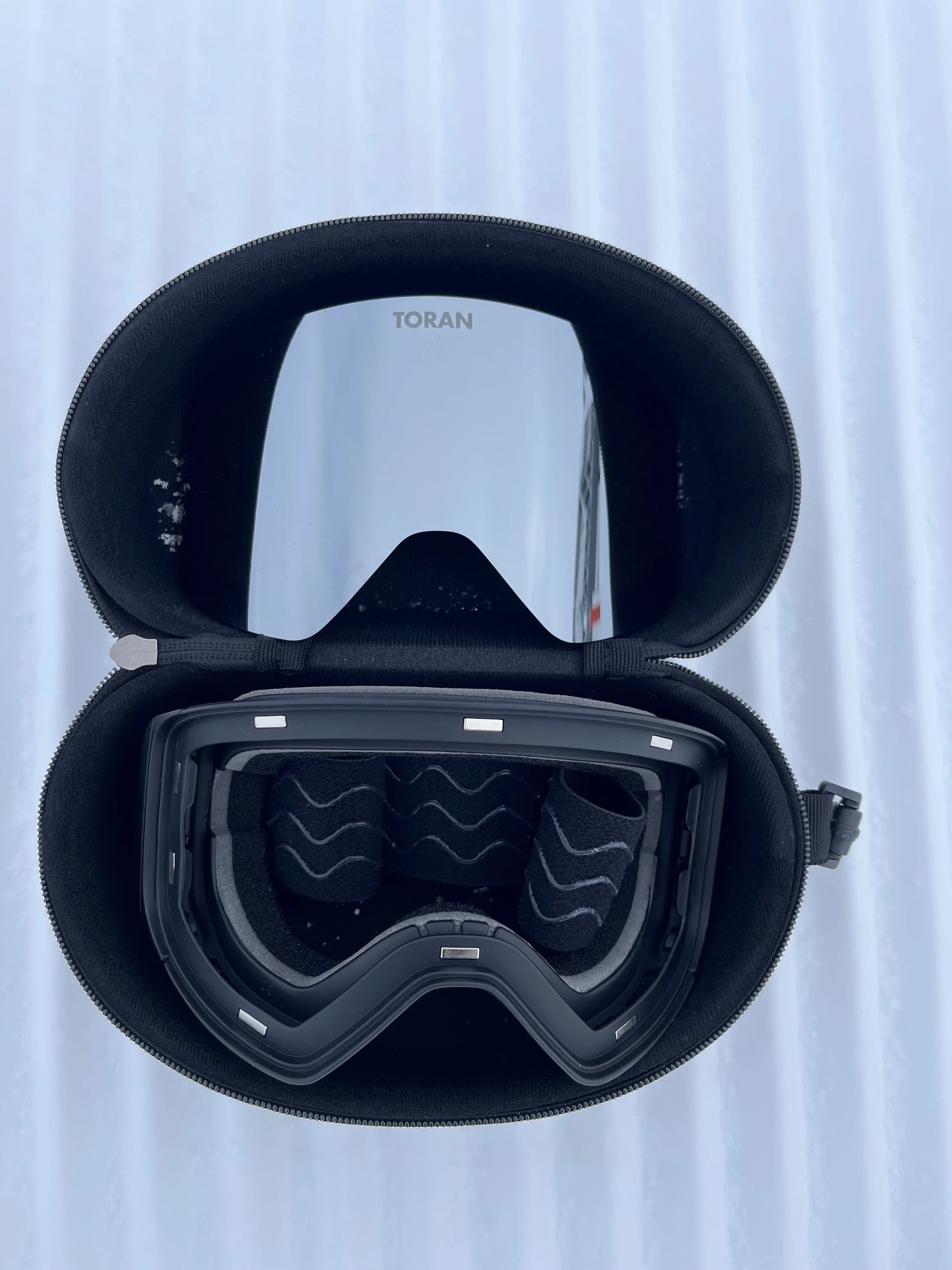 TORAN skibrille i hårdt etui med ekstra magnetisk linse