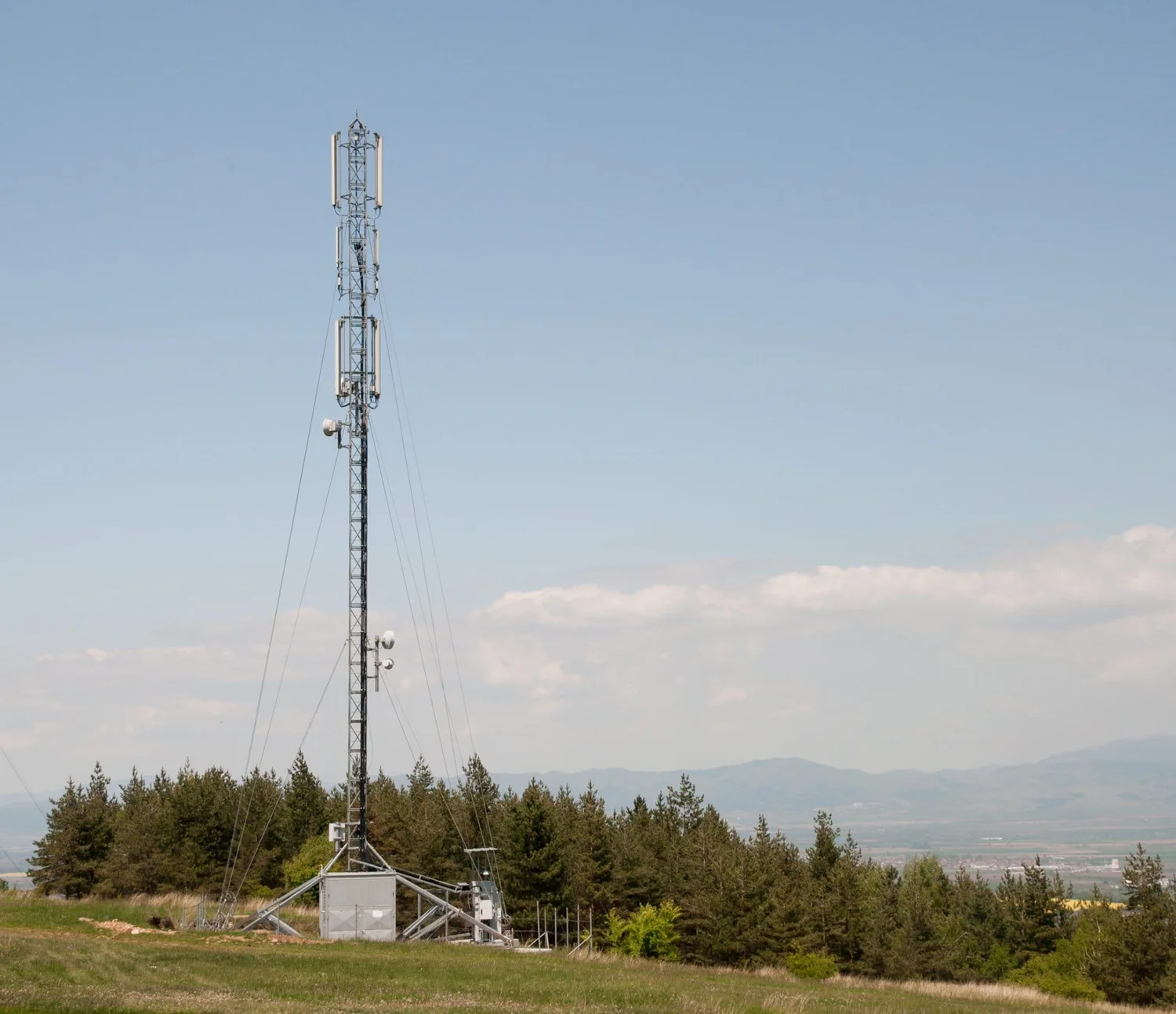 Remote telecommunications tower