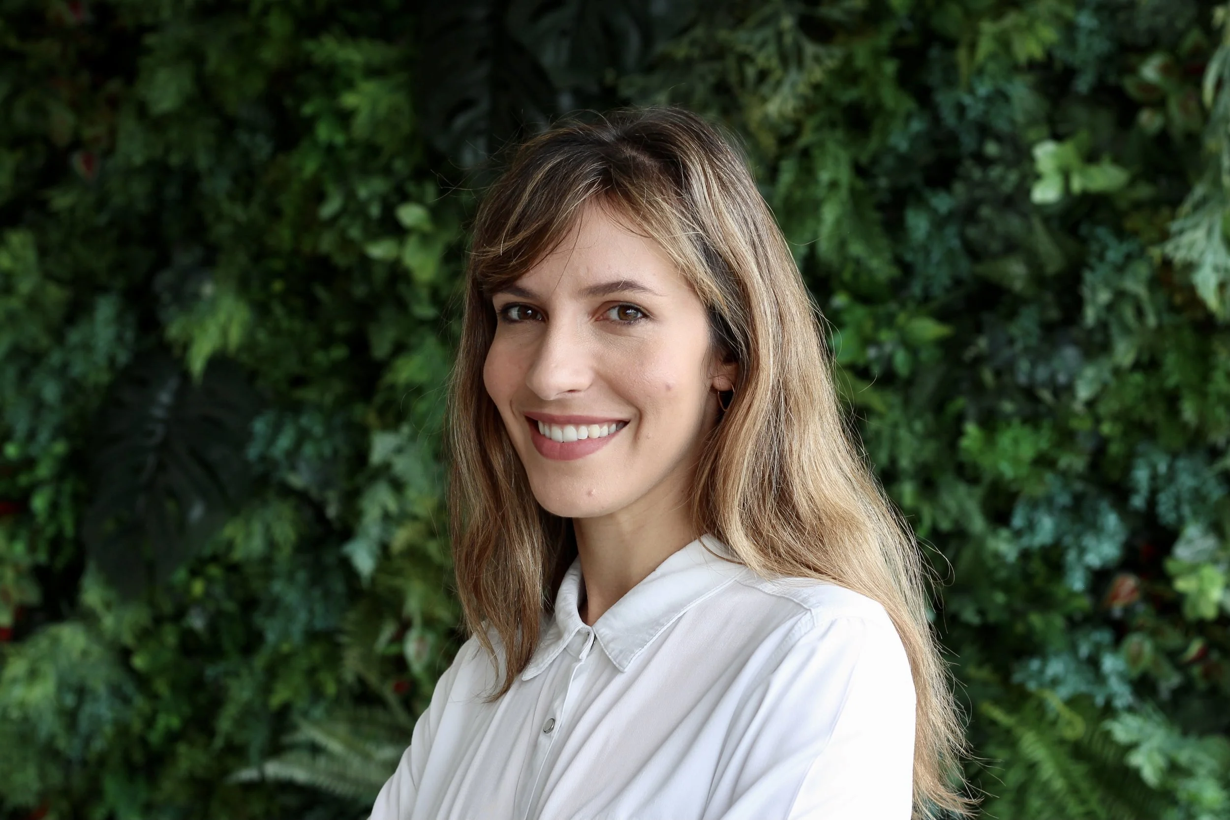 Three-quarter portrait of Mariana Barbosa against greenery