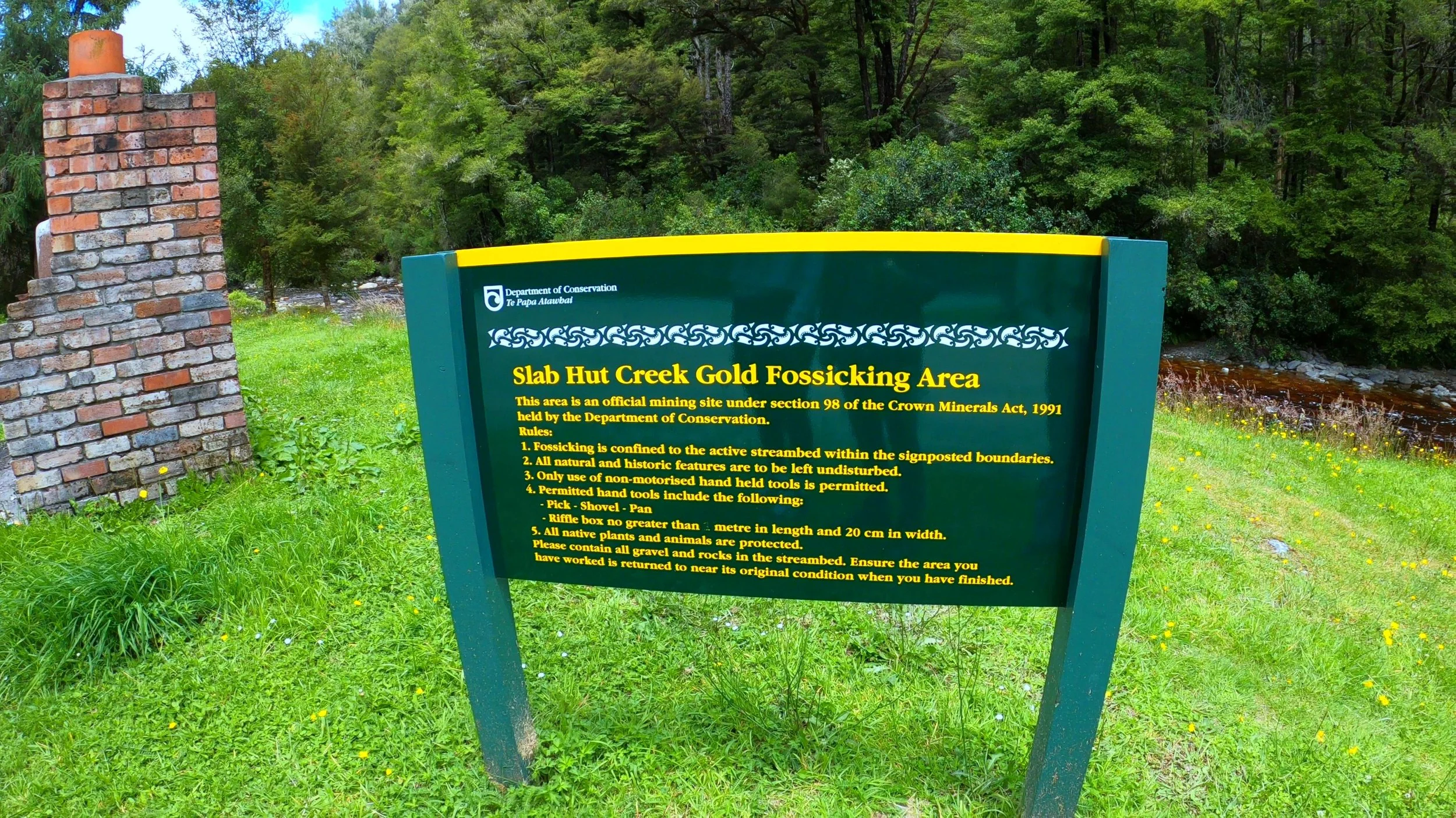 Slab Hut Creek public gold fossicking area sign