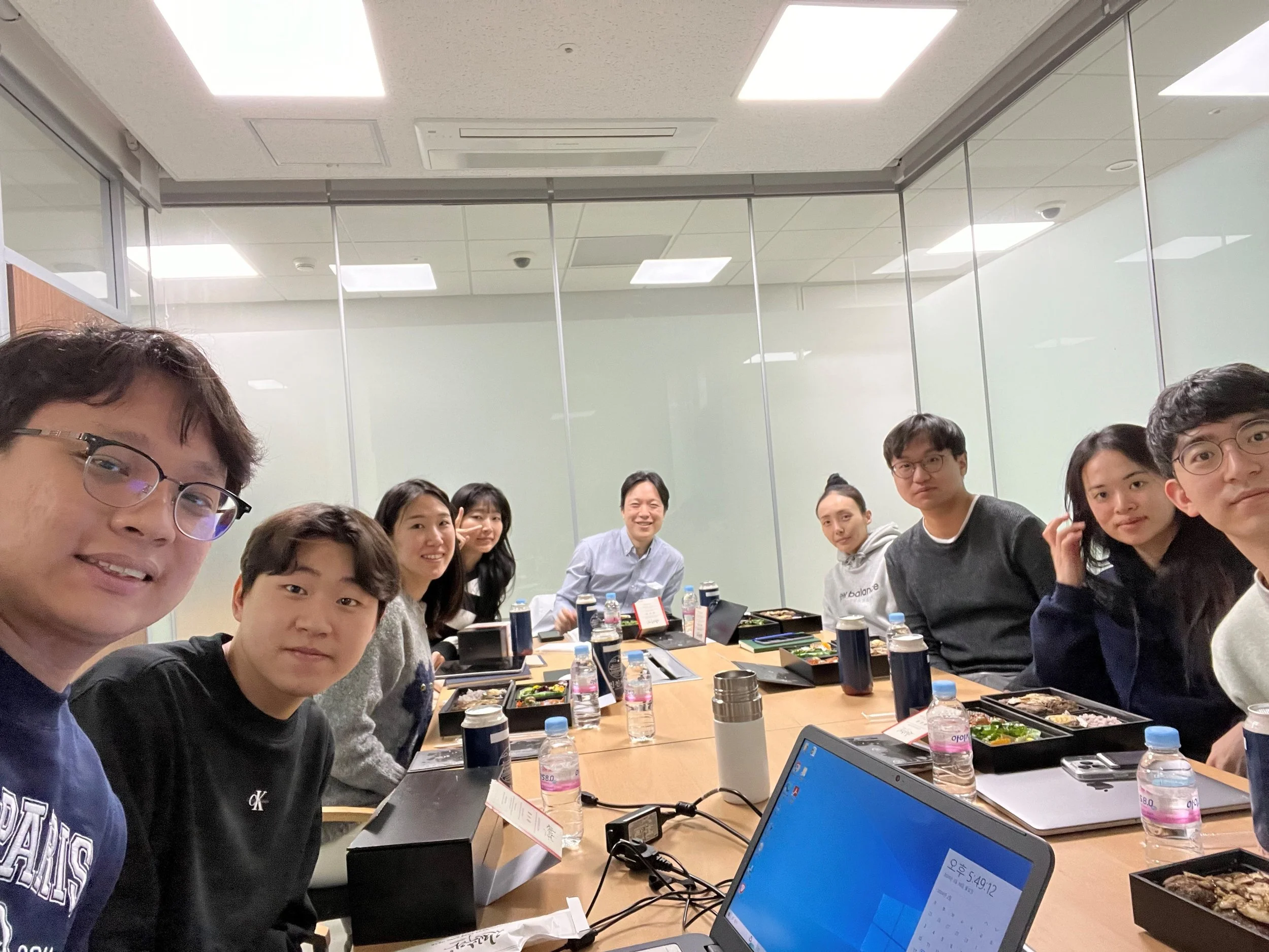 Mar 18, 2024 — Sharing ideas at a lab meeting.