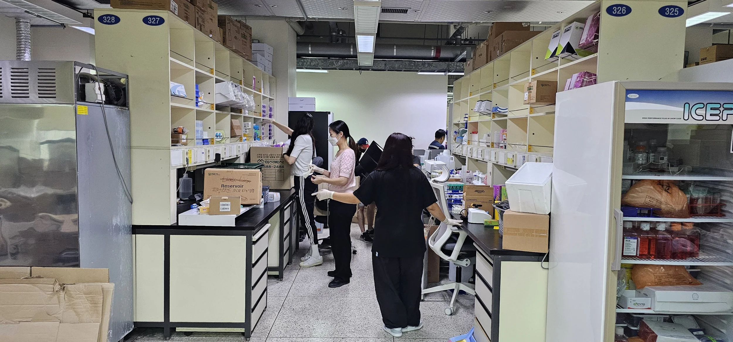 Sep 1, 2025 — Moving into the lab at Seoul National University Cancer Research Institute.