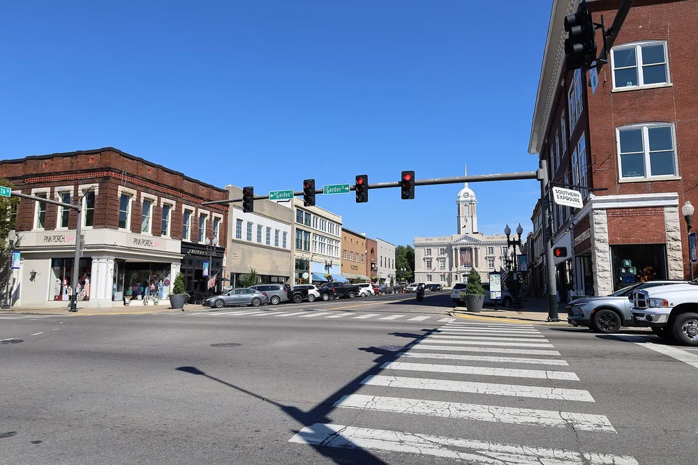 Downtown street in Columbia, Tennessee, with the Maury County Courthouse