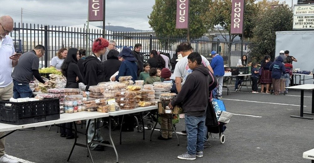 ARISE interns helping run the East Oakland Boxing Association food drive